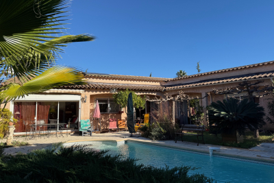 Maison &agrave; vendre terrain pied dans l eau var 