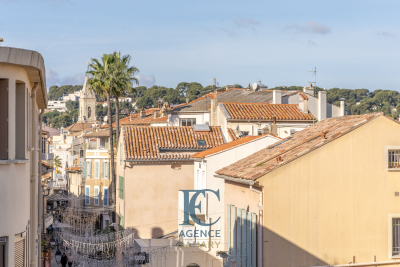 Apartment for sale in SANARY-SUR-MER  - 3 rooms - 118 m² 