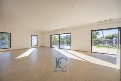 Maison à vendre à SANARY-SUR-MER  - 4 pièces - 234 m² 