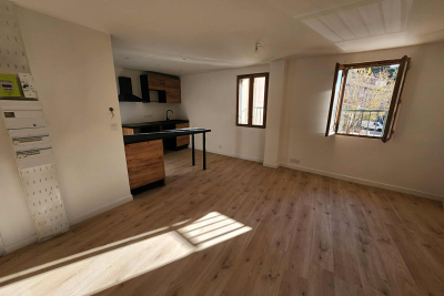Appartement &agrave; louer &agrave; BÉZIERS  - 2 pi&egrave;ces - 47 m&sup2; 
