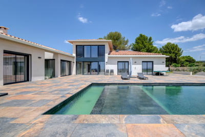 Maison &agrave; louer &agrave; AIX-EN-PROVENCE  - 6 pi&egrave;ces - 500 m&sup2; 