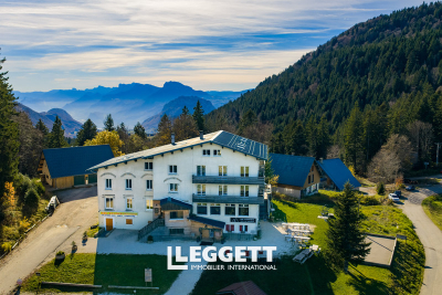 Commerce à vendre à SARCENAS   - 1264 m² 