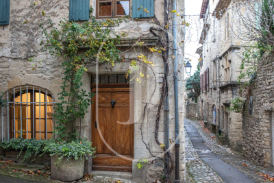 Maison à vendre à VAISON-LA-ROMAINE  - 6 pièces - 180 m² 