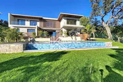 Maison &agrave; vendre &agrave; ST-RAPHAËL Reyran - 7 pi&egrave;ces - 242 m&sup2; 