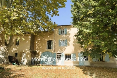 Maison à vendre à LA TOUR-D'AIGUES  - 14 pièces - 390 m² 