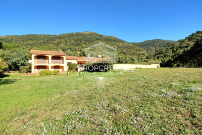 Maison &agrave; vendre vue mer terrasse le lavandou 