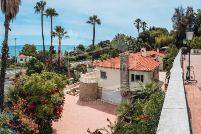 Maison à vendre à VALLAURIS  - 6 pièces - 224 m² 