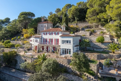 House for sale in GRASSE Aspremont - 9 rooms - 335 m&sup2; 