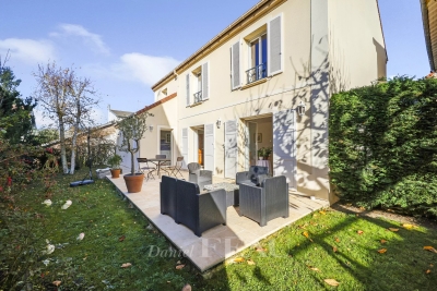 Maison &agrave; vendre &agrave; LE CHESNAY-ROCQUENCOURT  - 7 pi&egrave;ces - 140 m&sup2; 