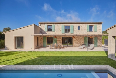 House for sale in ST-RÉMY-DE-PROVENCE  - 6 rooms - 210 m² 