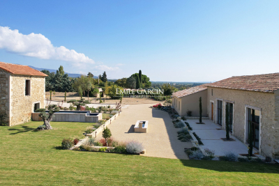 Maison à vendre à CUCURON  - 11 pièces - 600 m² 