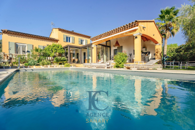 House for sale in real estate LE CASTELLET  - 5 rooms - 200 m&sup2; 