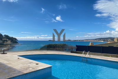 Maison à vendre à SANARY-SUR-MER  - 6 pièces - 198 m² 