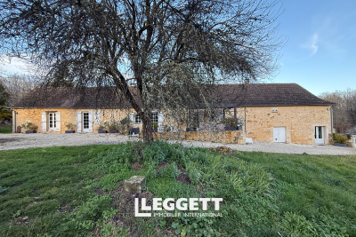 Maison &agrave; vendre &agrave; EYRAUD-CREMPSE-MAURENS  - 9 pi&egrave;ces - 176 m&sup2; 