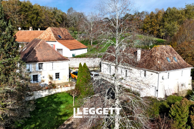 Maison &agrave; vendre &agrave; EYRAUD-CREMPSE-MAURENS  - 8 pi&egrave;ces - 233 m&sup2; 