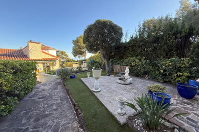 Apartment for sale in ROQUEBRUNE-SUR-ARGENS  - 4 rooms - 112 m² 