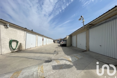 Parking/Garage à vendre terrain roussillon