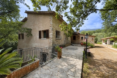 Maison &agrave; vendre &agrave; TOURRETTES-SUR-LOUP  - 5 pi&egrave;ces - 178 m&sup2; 