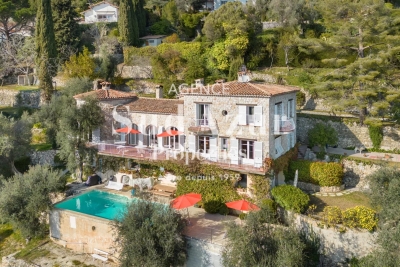 Maison à vendre à EZE  - 10 pièces - 370 m² 