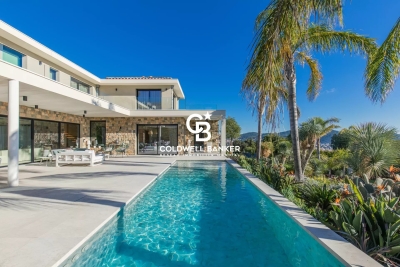 Maison &agrave; vendre terrain pied dans l eau var 