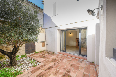 Maison à vendre à PERNES-LES-FONTAINES  - 9 pièces - 220 m² 