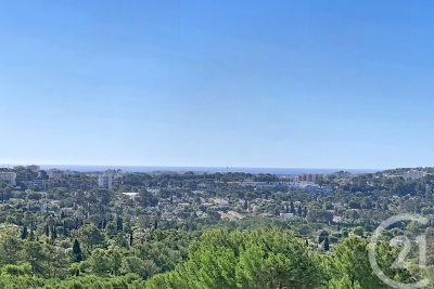 House for sale in MOUGINS  - 6 rooms - 163 m&sup2; 