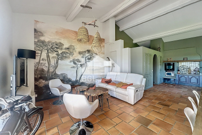 Appartement &agrave; vendre vue mer terrasse le lavandou 