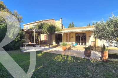 House for sale in EYGALIÈRES  - 6 rooms - 340 m² 