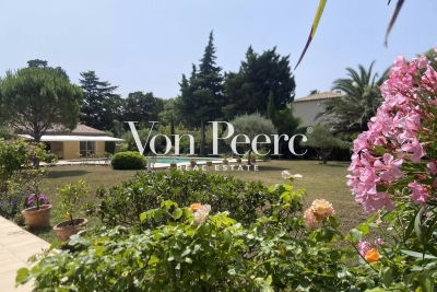 Maison &agrave; vendre &agrave; ROCHEFORT-DU-GARD  - 9 pi&egrave;ces - 3600 m&sup2; 