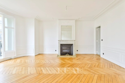 Appartement à louer à PARIS 7EME  - 5 pièces - 118 m² 