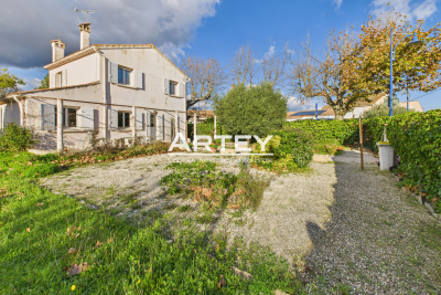 Maison &agrave; vendre terrain pied dans l eau var 
