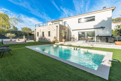 Maison &agrave; vendre terrain pied dans l eau var 