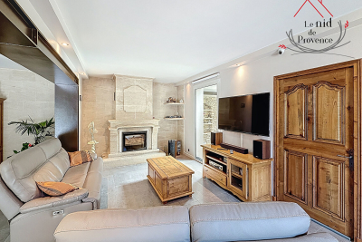 Maison à vendre à LA ROQUE-SUR-PERNES  - 7 pièces - 219 m² 