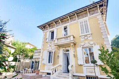 House for sale in CANNES  - 11 rooms - 199 m² 