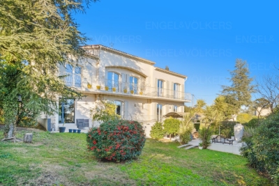 House for sale in LA ROQUETTE-SUR-SIAGNE  - 9 rooms - 258 m² 