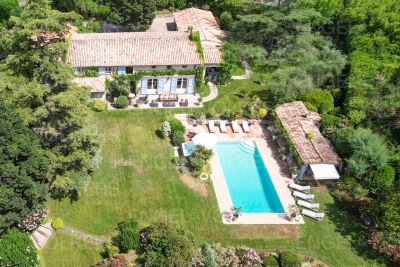 House for sale in CHATEAUNEUF-GRASSE  - 10 rooms - 363 m² 