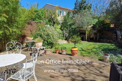 Maison à vendre à PELISSANNE  - 5 pièces - 207 m² 