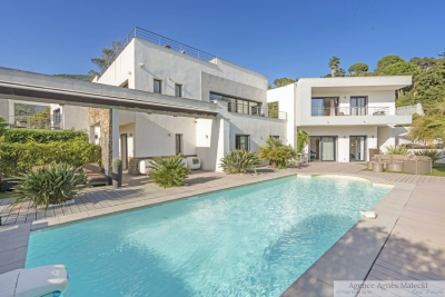 Maison &agrave; vendre &agrave; CAVALAIRE-SUR-MER  - 12 pi&egrave;ces - 380 m&sup2; 