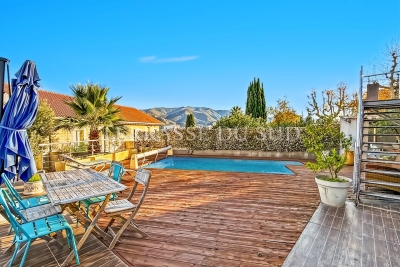 Maison à vendre à MARSEILLE 11EME  - 5 pièces - 196 m² 