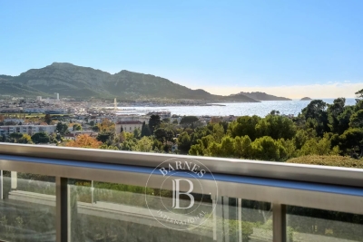 Appartement à vendre à MARSEILLE 8EME  - 4 pièces - 160 m² 