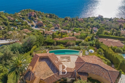 House to rent in THÉOULE-SUR-MER  - 5 rooms - 300 m² 