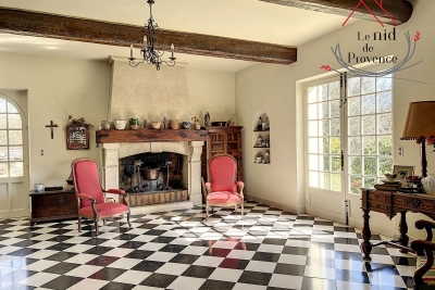 Maison à vendre à PERNES-LES-FONTAINES  - 12 pièces - 400 m² 