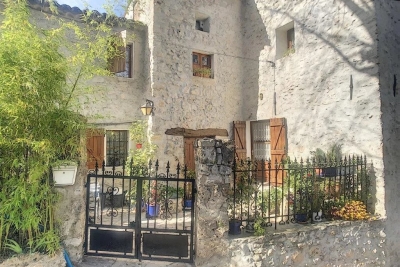 House for sale in GRASSE Magagnosc - 5 rooms - 140 m&sup2; 
