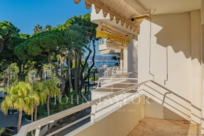 Apartment for sale in CANNES  - 3 rooms - 95 m² 