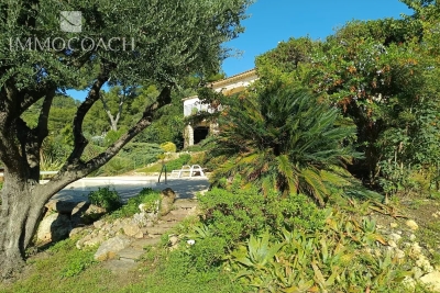 Maison à vendre à CARQUEIRANNE   - 160 m² 