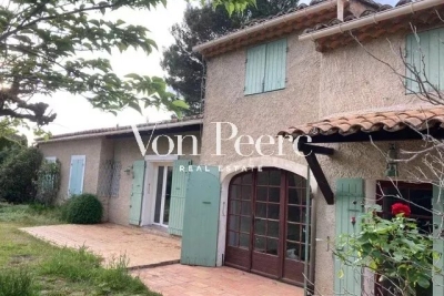 Maison à vendre à EYGALIÈRES   - 140 m² 