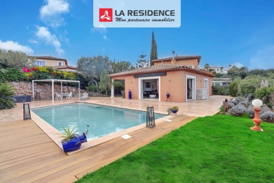 Maison à vendre à ST-AYGULF  - 7 pièces - 220 m² 