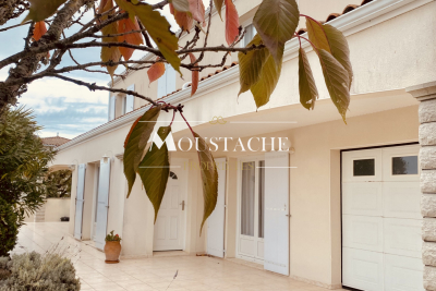 Maison à vendre à VAUX SUR MER  - 8 pièces - 220 m² 