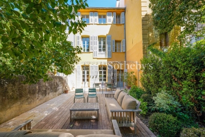 Maison &agrave; vendre &agrave; AIX-EN-PROVENCE  - 14 pi&egrave;ces - 465 m&sup2; 