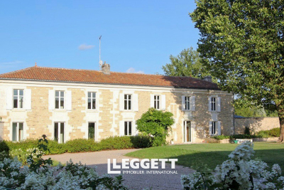 Maison &agrave; vendre &agrave; ANGOULEME  - 25 pi&egrave;ces - 700 m&sup2; 